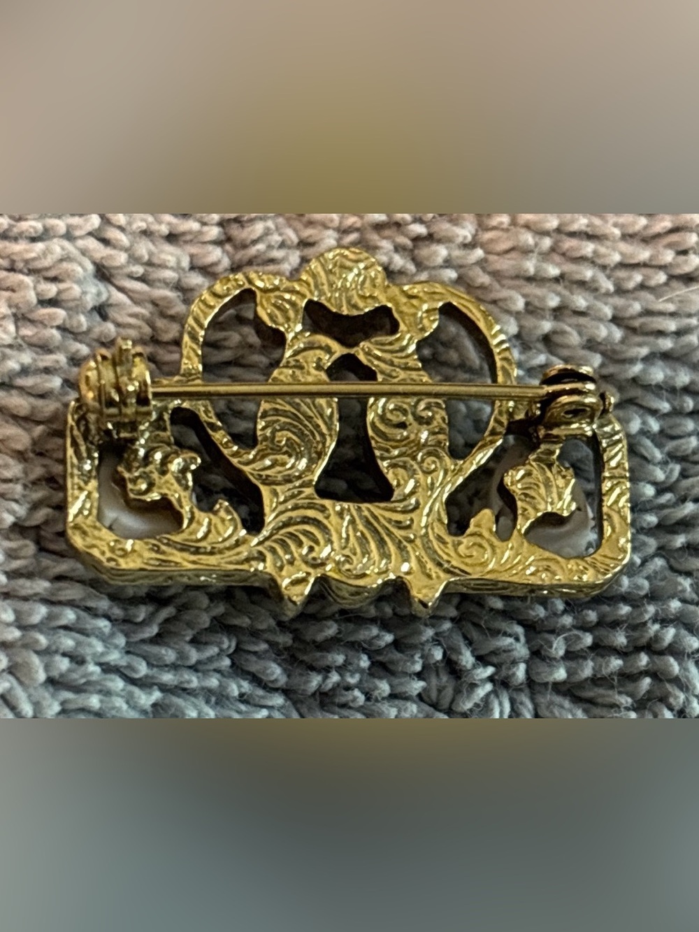 1928 Jewelry Company Vintage Gold-tone Love Birds Brooch - Picture 3 of 4
